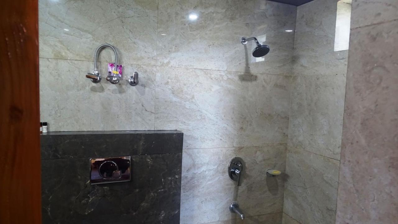Humble Holiday Inn Kufri Simla מראה חיצוני תמונה